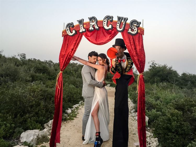 Like a circus: הפקת הפורים של וואלה! מזל טוב 1