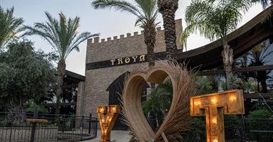  למה שווה להתחתן בטרויה דווקא בקיץ? יצאנו לבדוק